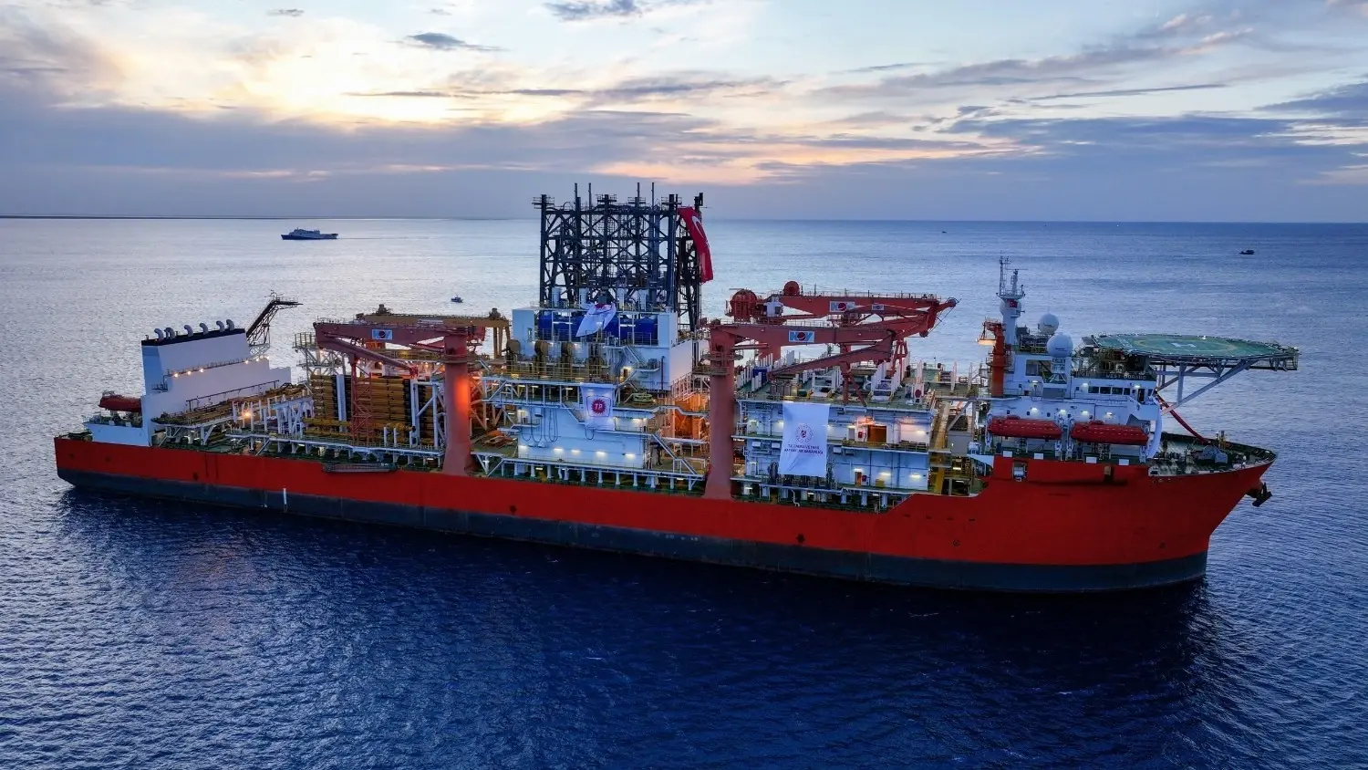 Somali sularında ve Karadeniz'de yeni gemiler faaliyet gösterecek.