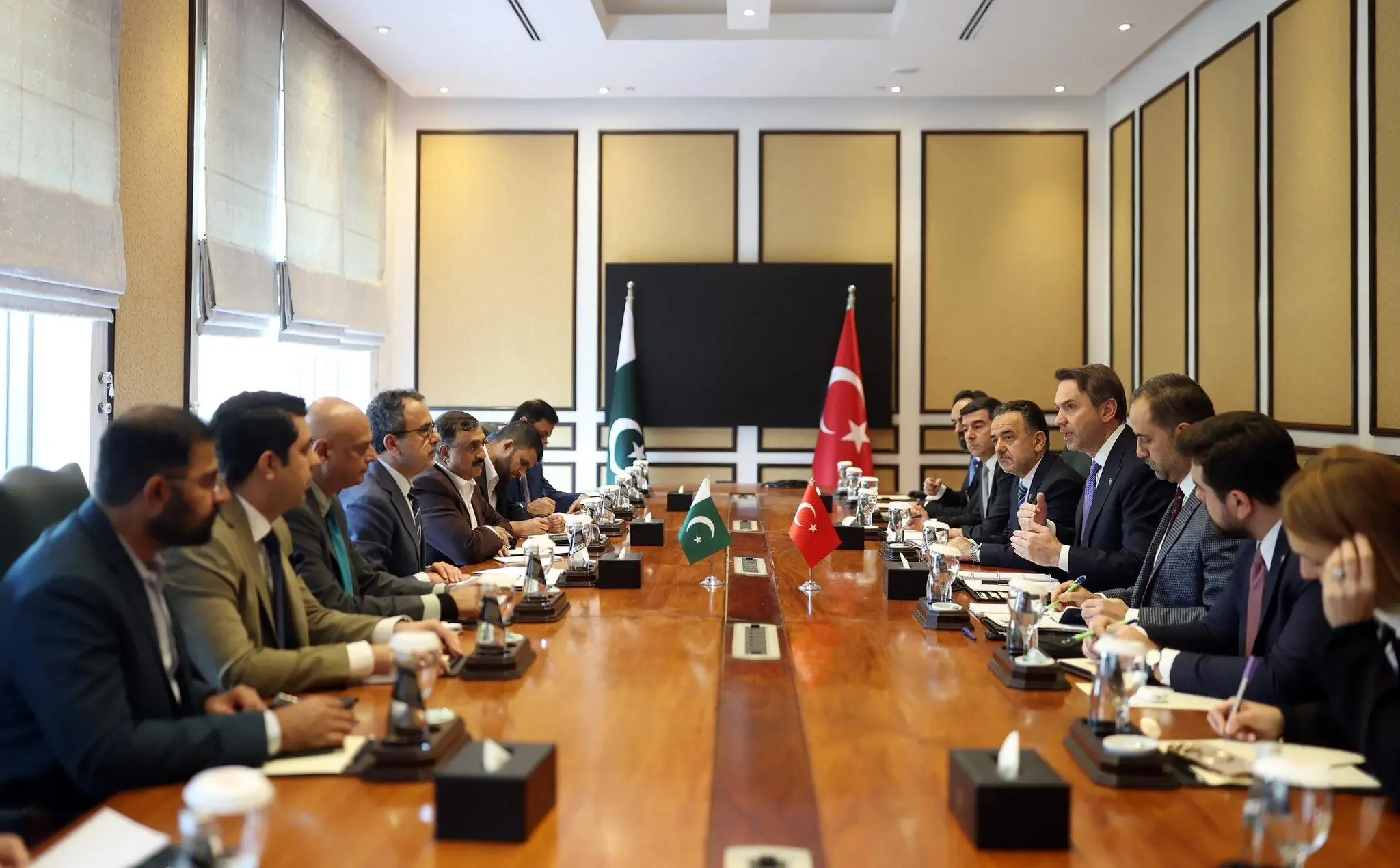 Türkiye ve Pakistan petrol ve doğalgaz arama anlaşmaları imzaladı.