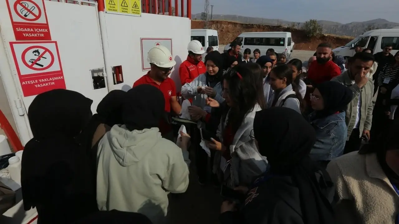 Öğrenciler Şırnak'ın Gabar petrol üretim sahasını gezdi